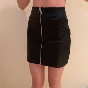 Express - front zipper down black mini pencil